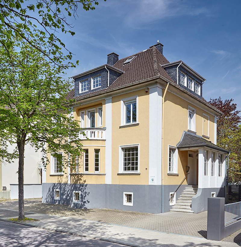 Notarin Dr. Nicole Plate